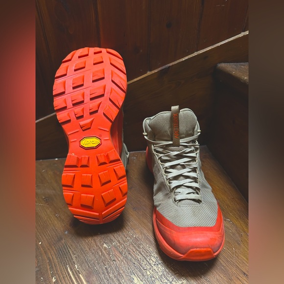 Arcteryx hiking boots Aerios Mid GTX - Picture 2 of 3